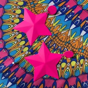 Hot Pink Star ⭐️ Earrings!